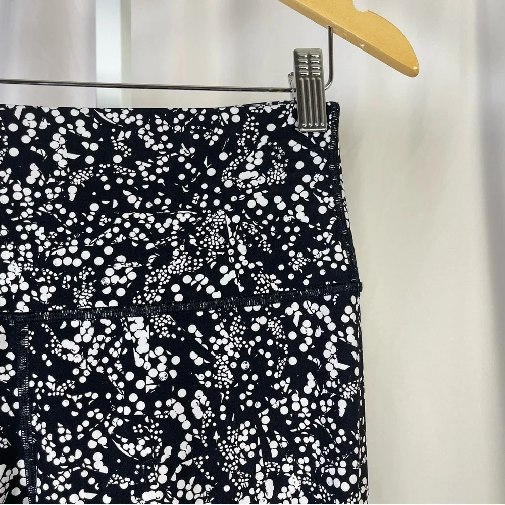lululemon athletica Size 8 Wunder Under Ice Breaker Iced Wave Leggings Yoga